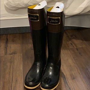 Black and brown rain boots